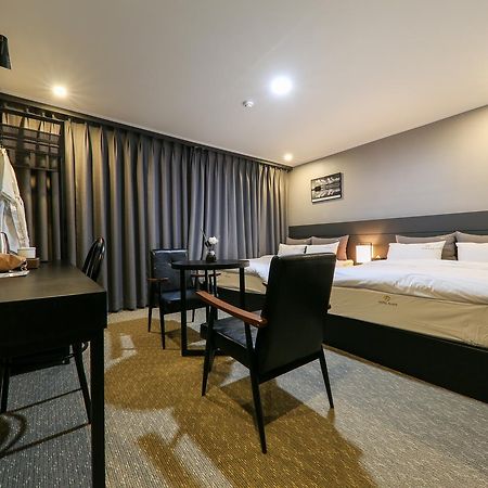 Bcent Hotel Busan Bagian luar foto